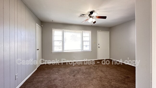 Building Photo - 1104 Hickory Ln