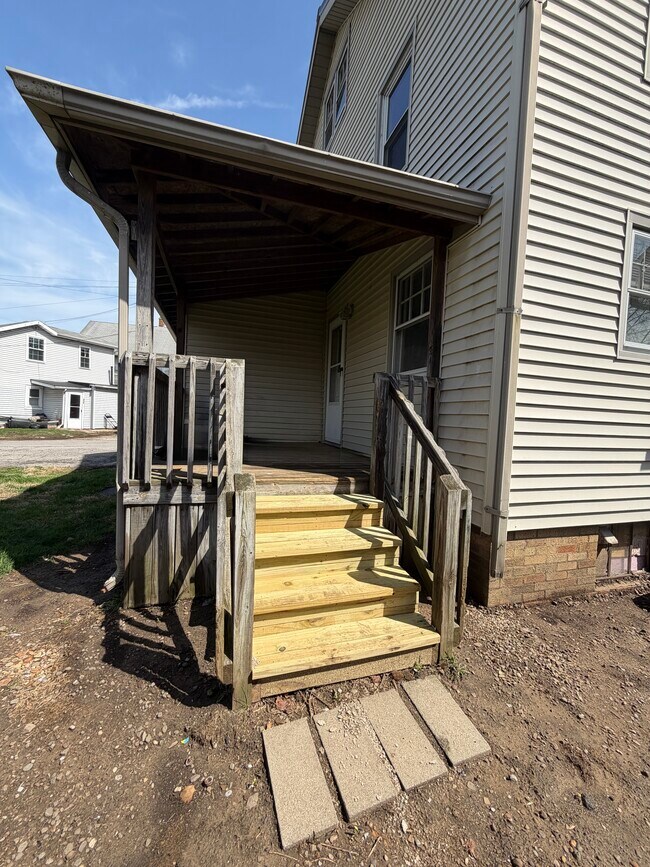 Building Photo - 306-310-310 E Washington St