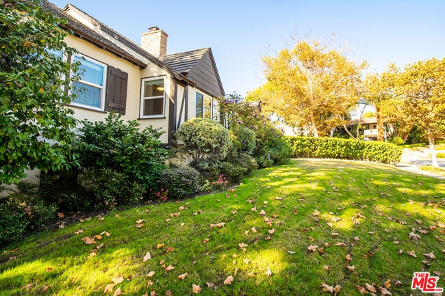 Building Photo - 2771 Club Dr