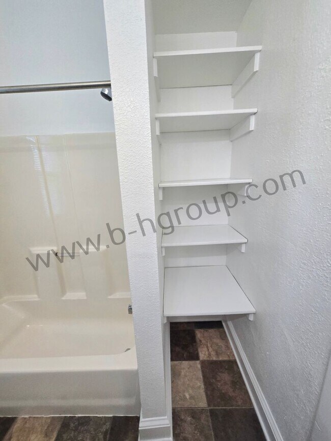 Building Photo - 821 48th St