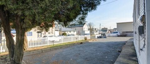 Building Photo - 882 Amboy Ave