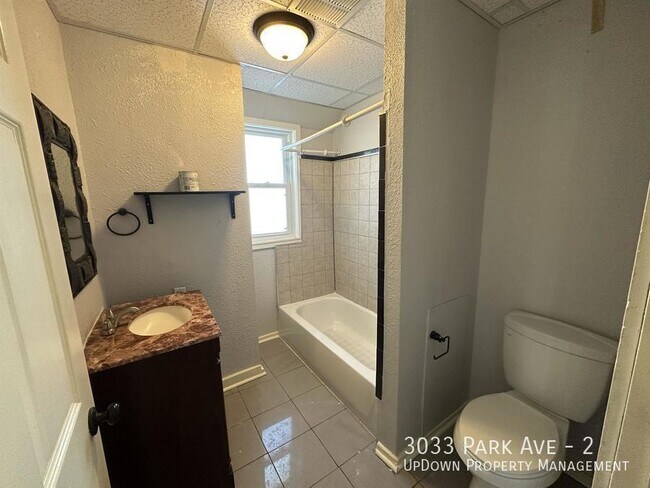 Building Photo - 3033 Park Ave