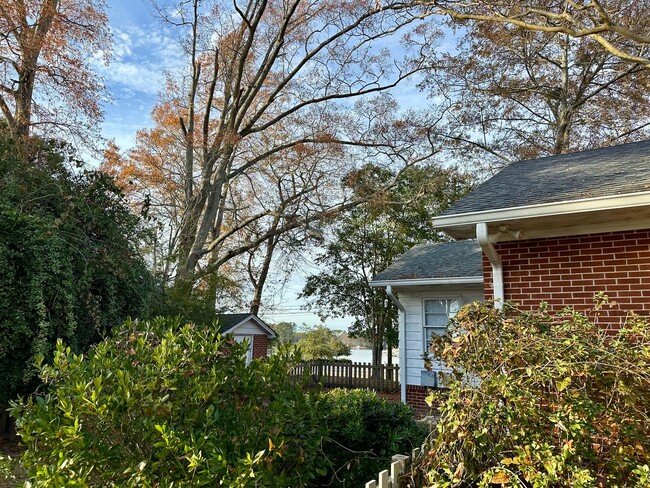 Building Photo - Historic Home in Downtown Bath