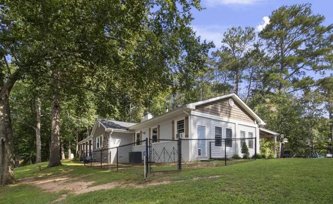 Building Photo - NEW LISTING!!!!!