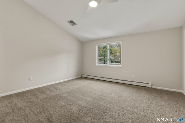 Building Photo - 116 Songbird Ln