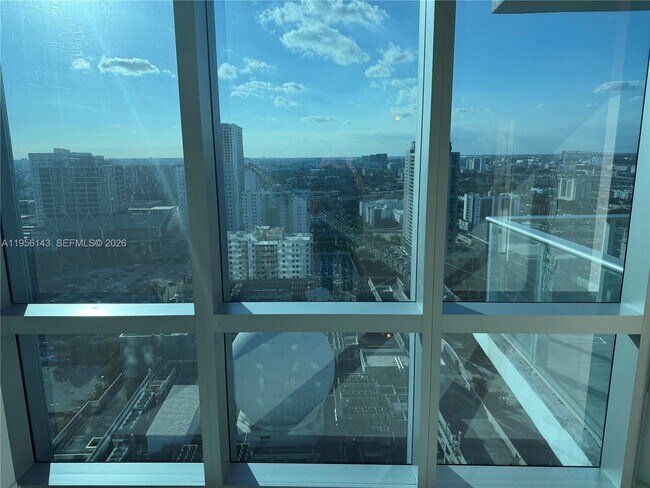 Building Photo - 851 NE 1st Ave