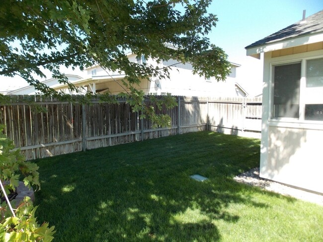 Building Photo - 8813 W Bonnie Ave