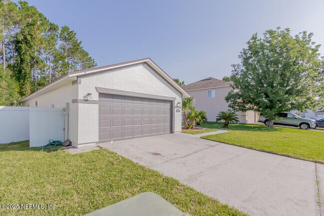 Building Photo - 8985 Redtail Dr