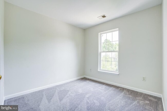 Building Photo - 4302 Day Lily Dr