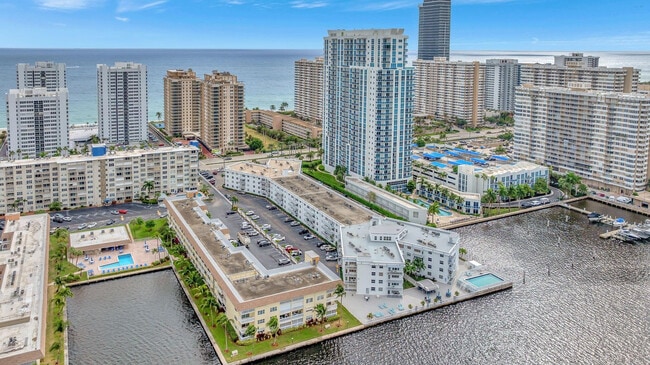 Building Photo - 1913 S Ocean Dr