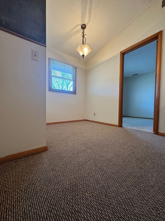 Building Photo - Available August 2025 and rents for $1,600...
