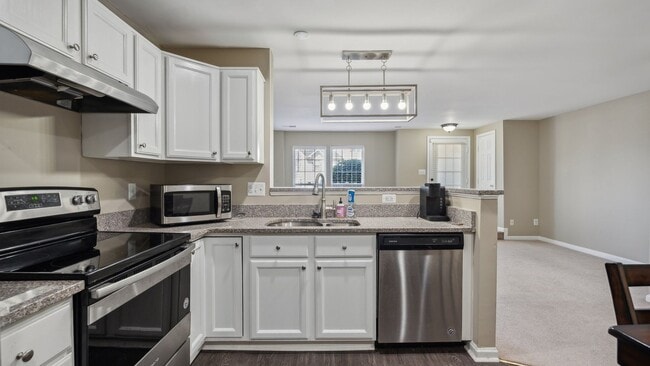 Building Photo - Discover the charm of this beautifully upd...