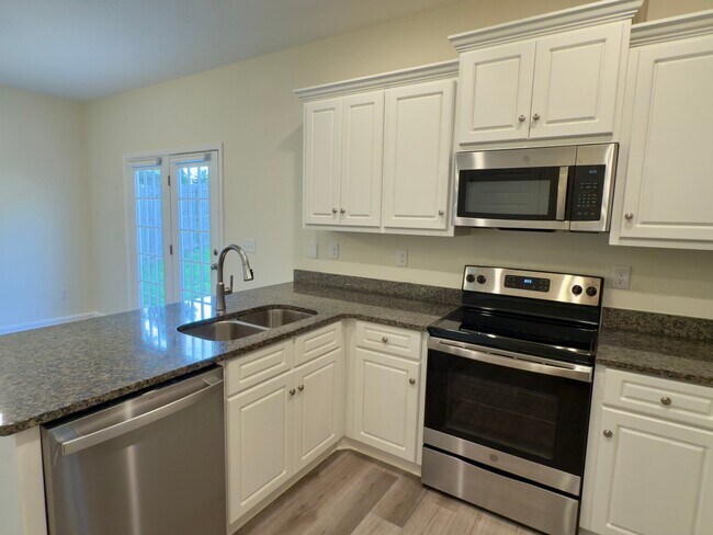 Building Photo - 613 Pershing Dr