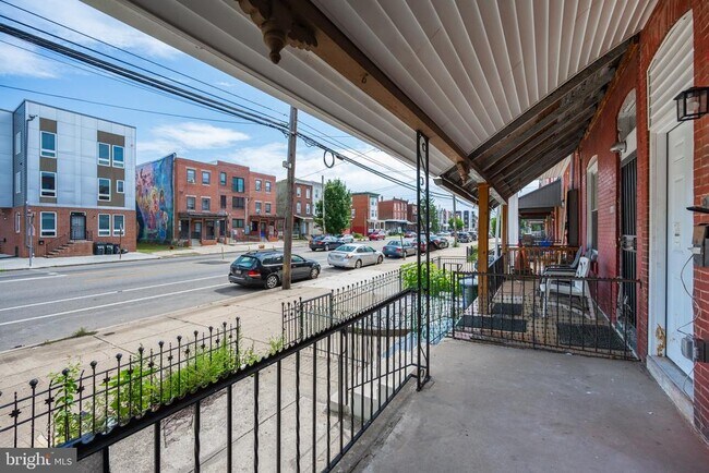 Building Photo - 948 Belmont Ave