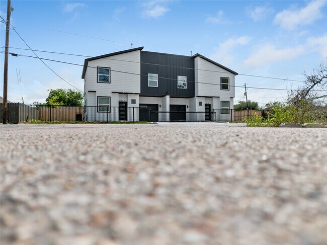 Building Photo - 6186 Eastland St