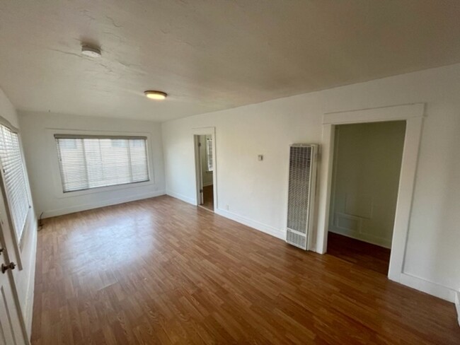 Building Photo - 2-BR Upstairs Unit with Garage in Heart of...