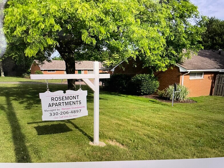 Primary Photo - 1666 Rosemont Rd