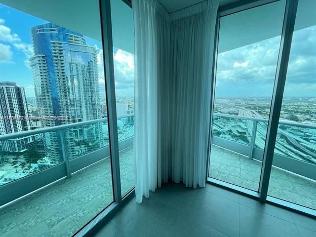 Building Photo - 900 Biscayne