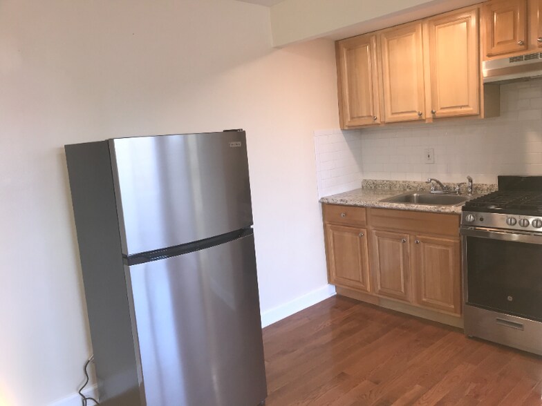 Primary Photo - 1104 Palisade Ave