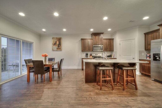 Building Photo - 710 Red Cedar Ct