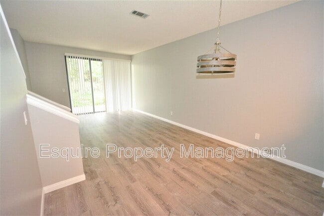 Building Photo - 703 Arneill Rd