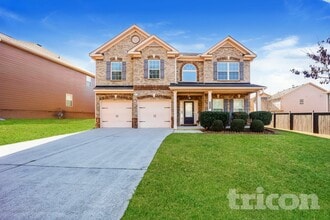 Building Photo - 6605 Oak Hill Pass