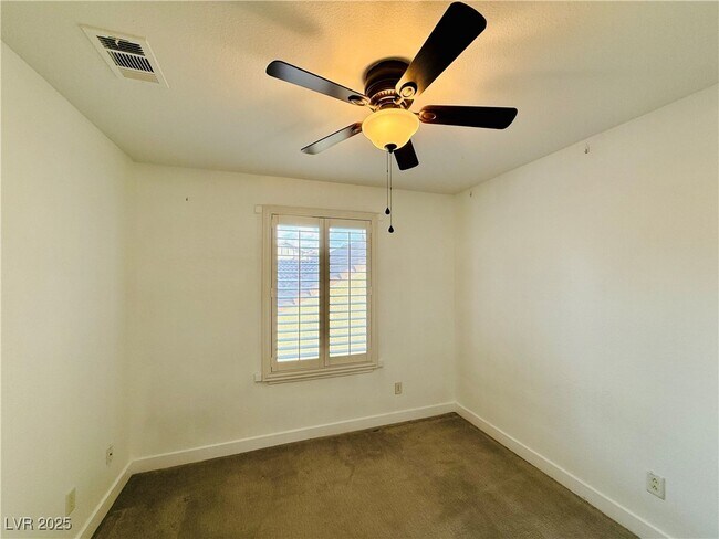 Building Photo - 777 Valley Rise Dr