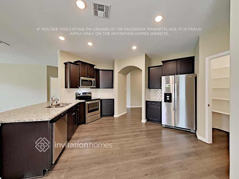 Building Photo - 3145 Overlook Dr