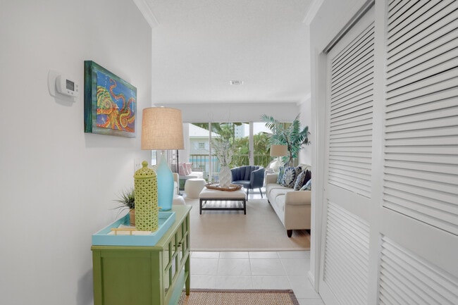 Building Photo - 75 Venetian Dr