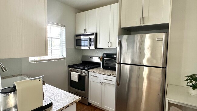 Building Photo - Beachgardens Condo - Unit 8