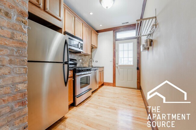 Building Photo - 2920 W Cullom Ave