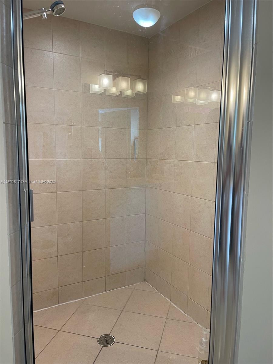 Building Photo - 16699 Collins Ave