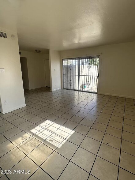 Building Photo - 2634 N 43rd Ave