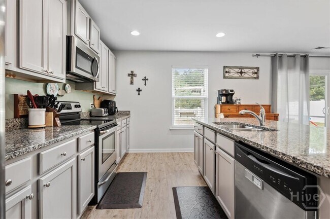 Building Photo - 4 Gardenia Dr