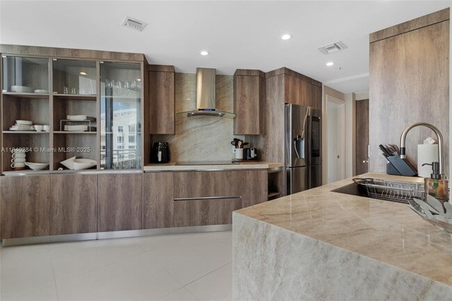 Building Photo - 848 Brickell Key Dr