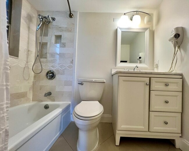 Renovated Master Bath - 173 Berkshire I