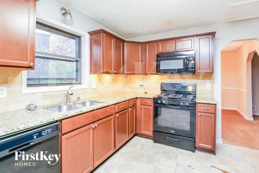 Building Photo - 4949 Dana Dr NE