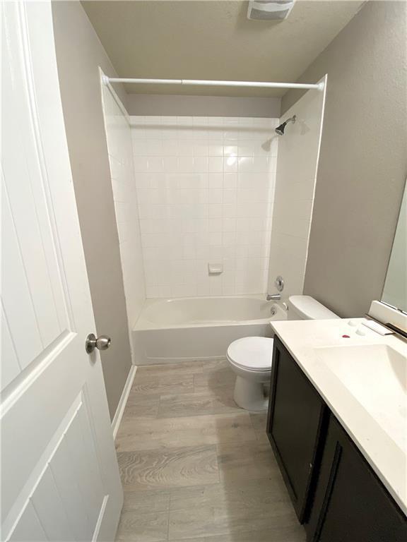 Building Photo - 215 Camellia Dr