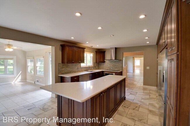 Building Photo - 5 br, 2.5 bath House - 1681 Glen Meadow Lane