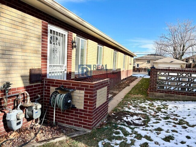 Building Photo - 2474 S Ogden St