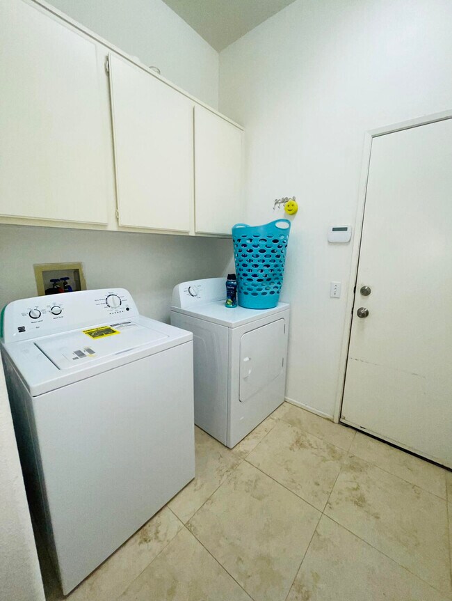 Building Photo - 27875 Avenida Maravilla