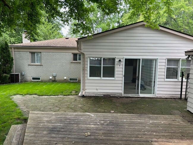 Building Photo - 1354 Catalpa Dr