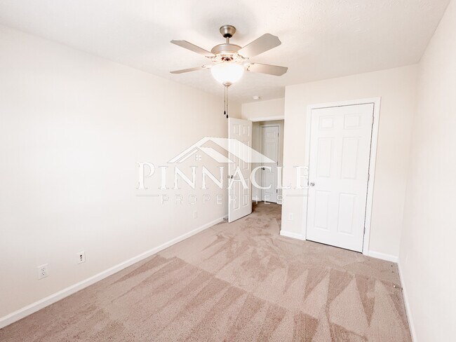 Bedroom - 106 Colonnade St