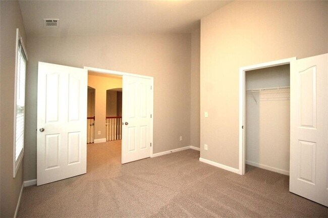 Building Photo - 5721 Apple Grove Rd NE