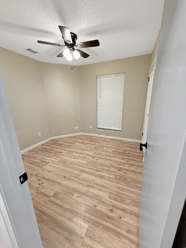 Building Photo - Move-In Special: Get 1 Month FREE! Sign a lease and move in by March 15, 2026 to receive one full...
