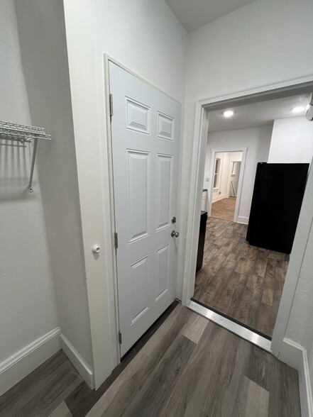 Mud Room - 5206 King Hill Ave