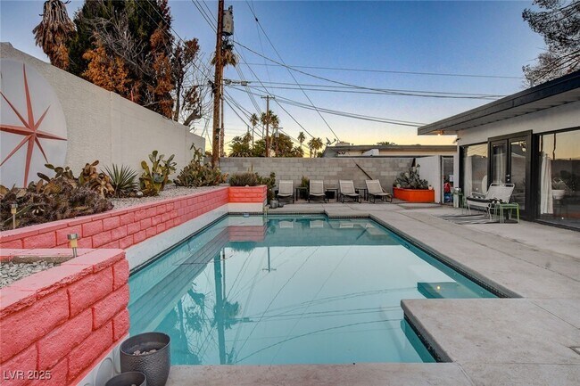 Building Photo - 1558 Aztec Way