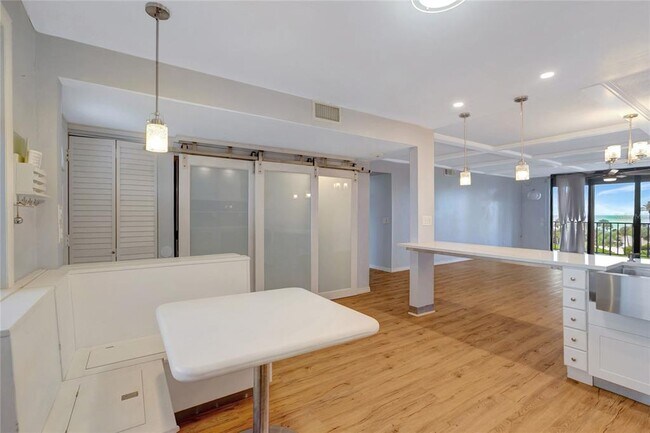 Building Photo - 1581 Gulf Blvd