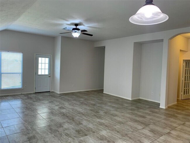 Building Photo - 14014 Magnus Ln