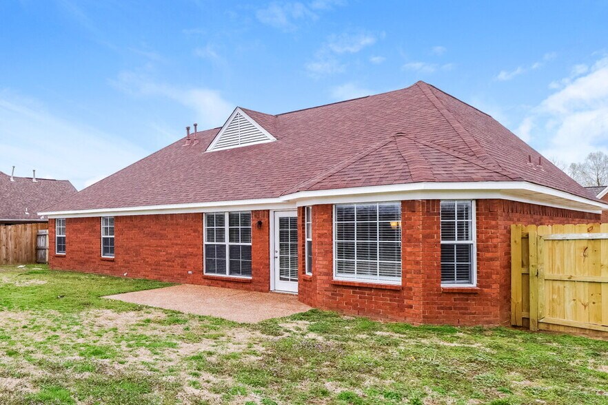 Building Photo - 25 Caitlyn Geneva Cove